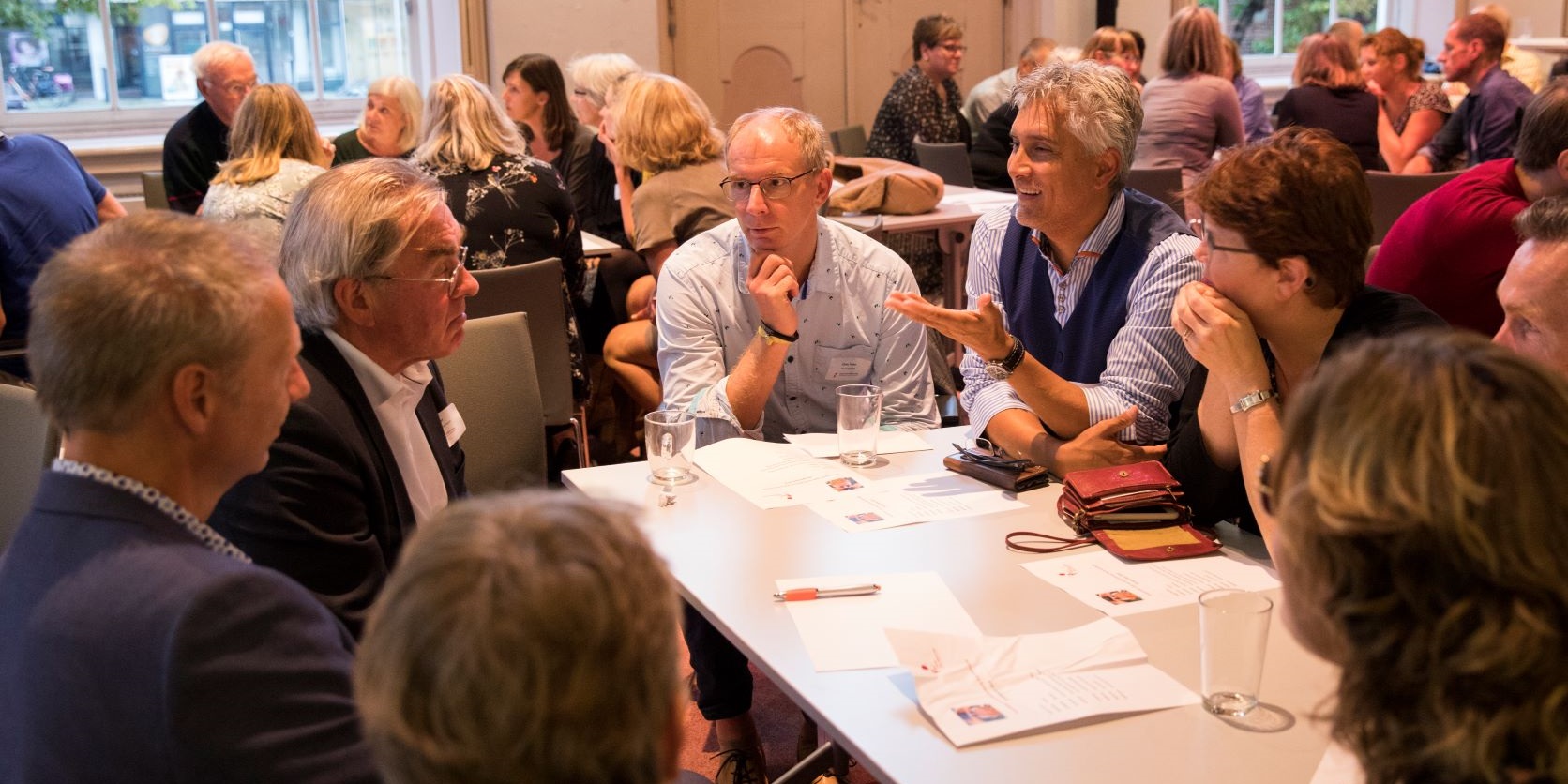 Ouderenzorgaanbieders Kennemerhart, Zorggroep Reinalda, Sint Jacob, Zorgbalans, De Zorgspecialist en Viva! Zorggroep met elkaar in gesprek over de regionale visie op zorg.